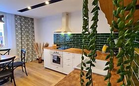 Uroczy apartament blisko centrum - 10 min do plaży